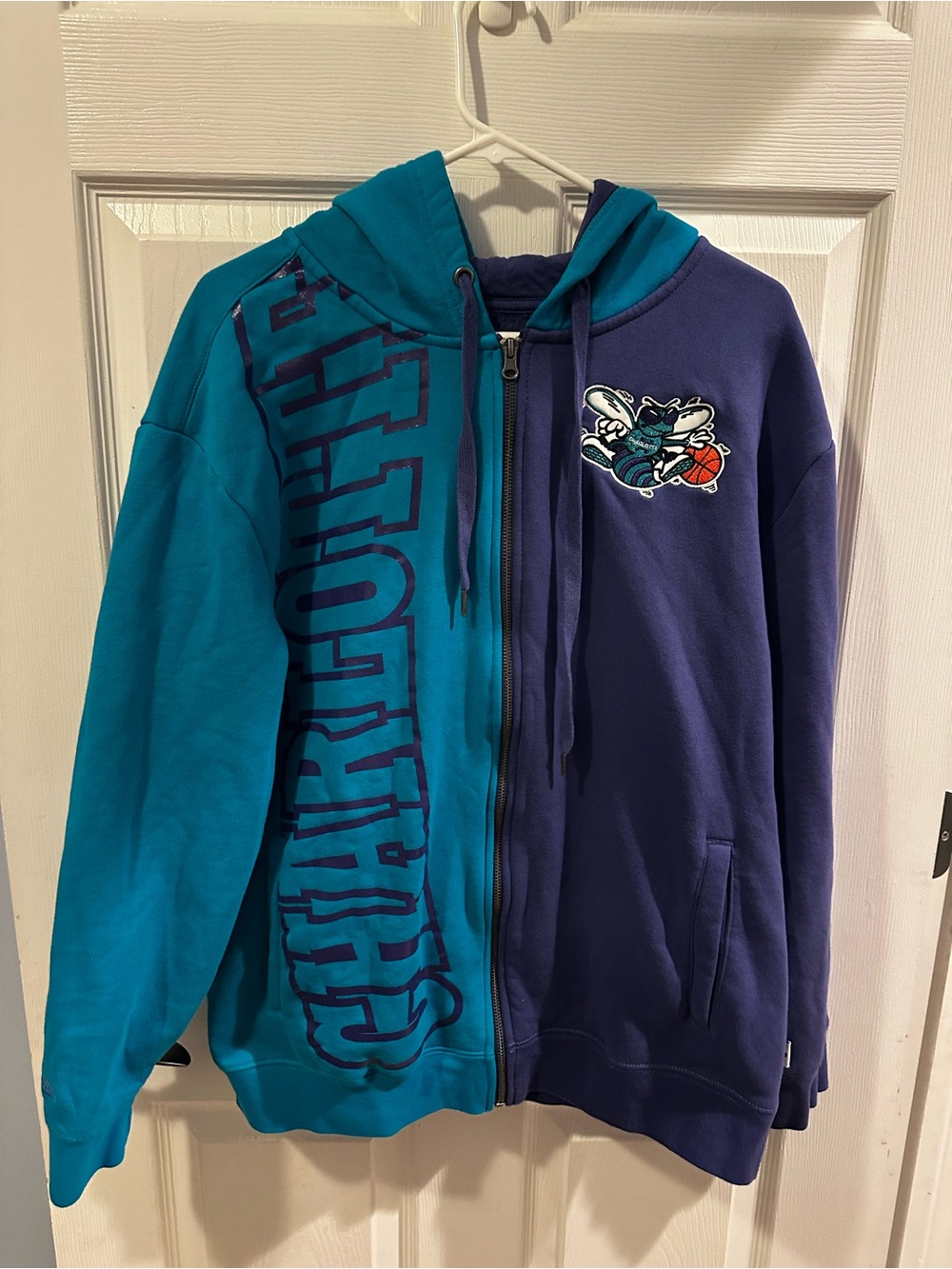 Mitchell & Ness Charlotte Hornets Large Hardwood Classics Split Zip Hoodie NBA